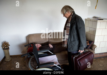 Görwihl, Deutschland, ein Landarzt in seiner täglichen Arbeit, Hausbesuch Stockfoto