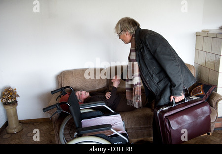 Görwihl, Deutschland, ein Landarzt in seiner täglichen Arbeit, Hausbesuch Stockfoto