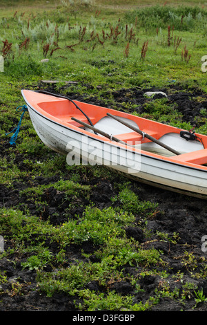 Sandby, Schweden, ein Ruderboot auf dem trockenen Stockfoto