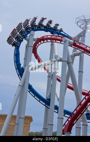 Die weltweit ersten Duell Achterbahn, Battlestar Galactica bei Universal Studios Singapore Stockfoto