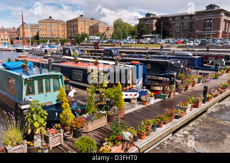 Blick über historische Gloucester Docks und restaurierten alten Lagerhäusern, Gloucestershire, UK Stockfoto