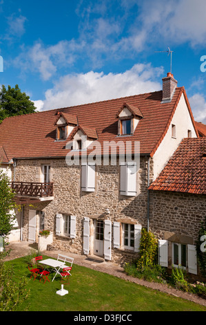 Stone Cottage in der Dorf von Vandenesse-En-Auxois, Côte d ' or, Bourgogne Stockfoto