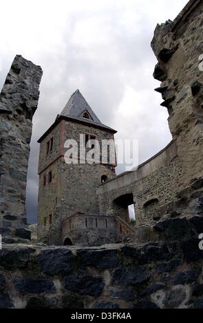 (Dpa) - ein Blick auf die zentrale halten von Burg Frankenstein in Muehltal, Germany, 2. Juli 2003. Burg Frankenstein ist der nördlichste Castel entlang der "Bergstraße". Der germanische Stamm der Franken eroberten das Gebiet der Stadt Darmstadt auf etwa 500 n. Chr. rund 40 Kilometer südlich von Frankfurt Main. Damit eroberte sie auch einem nahen Steinbruch (auf Deutsch "Steinbruch") welcher gav Stockfoto