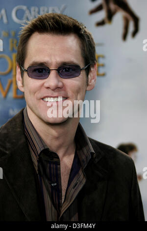 (Dpa) - Darsteller Jim Carrey besucht die Weltpremiere der"Lemony Snicket eine Reihe betrüblicher Ereignisse" im Cinerame Dome in Hollywood, USA, 12. Dezember 2004. Stockfoto