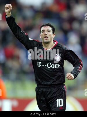 (Dpa) - Jubel Bayern Roy Makaay nach das 4: 1 Tor gegen Tel Aviv während der Fußball-Champions-League-Spiel zwischen FC Bayern München und Macabi Tel Aviv in München, 23. November 2004. Bayern München gewann das Spiel 5: 1. Stockfoto