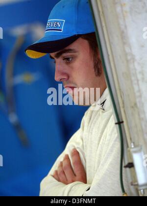 (Dpa) - spanische Formel 1 pilot Fernando Alonso (Renault) am freien Training für den grand Prix von Österreich auf dem A1-Ring Rennstrecke in Spielberg, Österreich, 17. Mai 2003. Stockfoto