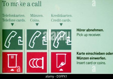 (Dpa) - das Bild zeigt eine Anleitung zur Verwendung der Telefonzelle in der Nähe der Zentrale der Deutschen Telekom AG, der Deutschen Telekom-Unternehmen in Bonn, Deutschland, 10. März 2003. Kai-Uwe Ricke, Vorstandsvorsitzender der Deutschen Telekom AG sagt, dass das Geschäftsjahr 2002 war eines der schwierigsten Jahre in der Geschichte des Unternehmens und auch das Schlimmste in der Geschichte der deutschen Stockfoto