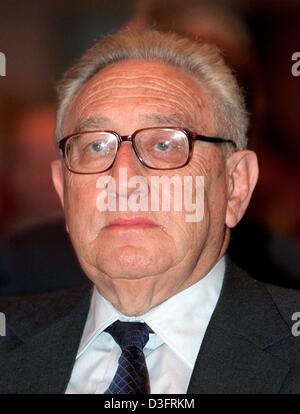 (Dpa-Dateien) - der ehemalige US-Außenminister Henry Kissinger, abgebildet in Düsseldorf, 25. April 1997. Geboren als Heinz Alfred Kissinger in Fürth, Deutschland, am 27. Mai 1923. 1938 emigrierte seine Familie in die USA und Henry Kissinger naturalisiert wurde ein Bürger der Vereinigten Staaten im Jahr 1943. Experte anerkannte internationale Angelegenheiten hat er mehrere US-Präsidenten seit der Ea Beratung wurde Stockfoto