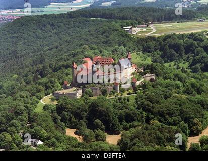 (Dpa-Dateien) - ein Blick auf die Zitadelle "Veste Coburg", in der Nähe von Coburg, Deutschland, 15. Juni 2000. Die ersten Befestigungen reichen zurück bis ins 11. Jahrhundert. Ab dem 16. Jahrhundert wurde die Zitadelle der herzoglichen Sitz. Im Jahre 1530 verfolgten Reformator Martin Luther Schutz und Asyl hier gefunden. Die Festung, die nie durch Kraft der Arme genommen wurde, beherbergt heute die Kunstsammlungen unter denen Stockfoto