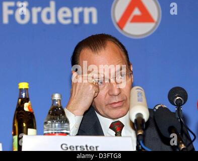 (Dpa-Dateien) - Florian Gerster, Vorsitzender des Board of Directors von der deutschen Bundesanstalt für Arbeit, abgebildet in Nürnberg, 7. November 2002. Stockfoto