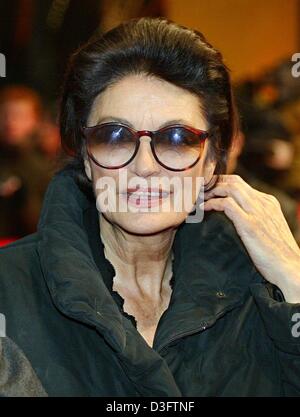 (Dpa) - französische Schauspielerin Anouk Aimée, abgebildet auf der Berlinale in Berlin, 15. Februar 2003. Der 70-j hrige wurde mit einen "Goldenen Bären" Lifetime Achievement Award ausgezeichnet. Stockfoto