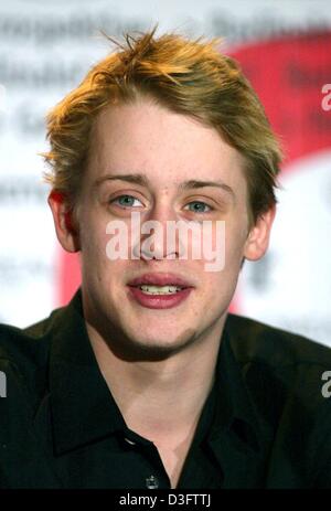 (Dpa) - spricht für seinen neuesten Film "Party Monster" bei der 53. Internationalen Filmfestspiele in Berlin, 9. Februar 2003 US-Schauspieler Macaulay Culkin ("Home Alone") während der Pressekonferenz. Der Film über das Nachtleben in New York läuft außer Konkurrenz in der diesjährigen Berlinale Festival. Stockfoto