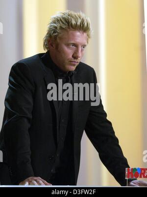 (Dpa) - der ehemalige deutsche Tennisstar Boris Becker ist einer der Moderatoren während der Goldene Kamera Award Show in Berlin, 4. Februar 2003. Die Goldene Kamera in 16 Kategorien zum 38. Mal der deutschen TV-Zeitschrift "Hoerzu" ("hören") erhielt. Stockfoto