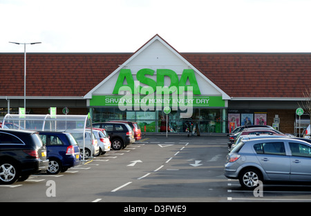 Eingang zum Asda Supermarkt bei Ferring West Sussex UK Stockfoto