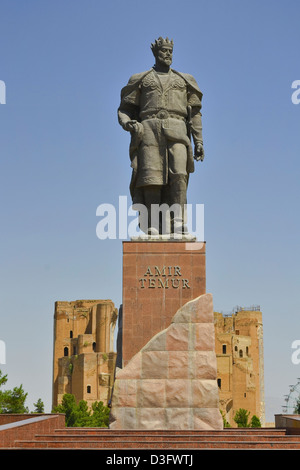 Statue von Timur in Shahrisabz, wo er in Usbekistan geboren wurde Stockfoto