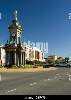 Blick auf die Trooper Memorial, auch bekannt als die Südafrikaner War Memorial, an der Ecke von Dee und Tay Street, Invercargill Stockfoto
