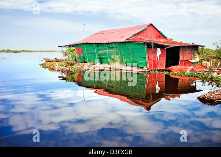 Typische Häuser in schwimmenden Dorf von Siem Reap, Kambodscha Stockfoto