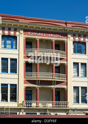 Straßenebene Foto des historischen Grand Hotel, entlang Dee Street, Invercargill, Neuseeland Stockfoto