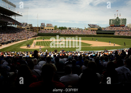 Carlos Zambrano, Chicago Cubs, Stellplätze, Kyle Lohse, St Louis. Albert Pujols auf von der Seitenlinie. Schauen Sie sich den Ball. Stockfoto