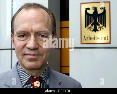 (Dpa) - Florian Gerster, Vorsitzender des Board of Directors von der deutschen Bundesanstalt für Arbeit, abgebildet in Neukirchen, Deutschland, 12. Juli 2002. Stockfoto