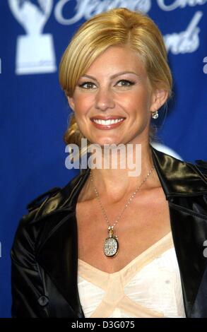 (Dpa) - der US-Country-Sängerin Faith Hill lächelt den Peoples Choice Awards Show in Pasadena, Kalifornien, 12. Januar 2003. Sie war die weibliche Musicaldarsteller-Preis ausgezeichnet. Stockfoto