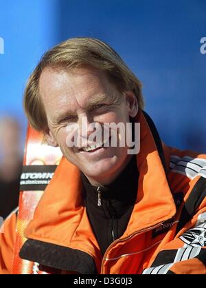 (Dpa) - der ehemalige Skirennläuferin Markus Wasmeier aus Deutschland lächelt in Garmisch-Partenkirchen, Deutschland, 20. Februar 2003. Stockfoto