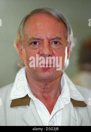 (Dpa-Dateien) - das Bild zeigt deutsche Komponist und Avantgarde-Musiker Karlheinz Stockhausen in Köln, 28. Mai 1997. Ein progressive Komponisten Karlheinz Stockhausen hat konsequent in musikalisches Neuland gewagt. Er war fasziniert von dem neuen Konzept der "Serialismus" wird erstmals von Webern, Messiaen und Boulez. Während bei Messiaen 1952 Studium und treffen w Stockfoto