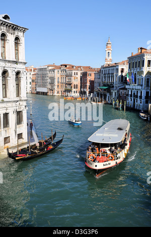 Vaporetto Haltestelle am Canale Grande in Venedig, Italien Stockfoto