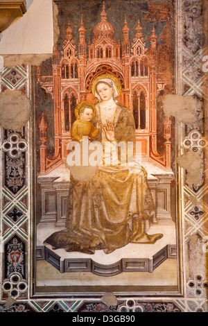 VERONA - 28.Januar: Fresko der Heiligen Maria "Madonna Delle Grazie" von klimatisiert ca. 1360 in der Kirche Santa Maria della Scala Stockfoto