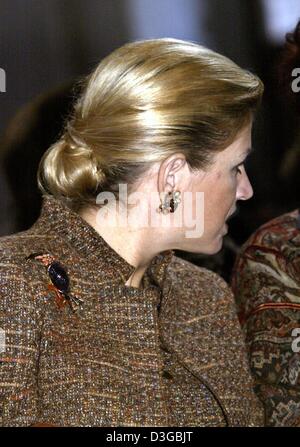 (Dpa) - Kronprinzessin Maxima der Niederlande besucht die Erasmus-Preisverleihung im Paleis Op de Dam in Amsterdam, die Niederlande, 4. November 2004. Stockfoto