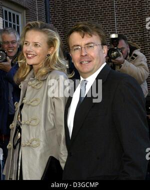 (Dpa) - Prinz Johan Friso der Niederlande und seine schwangere Frau Mabel Wisse Smit kommen nach der Taufe der kleine Prinz Claus-Casimir Schloss Het Loo in Apeldoorn, Niederlande, 10. Oktober 2004. Stockfoto