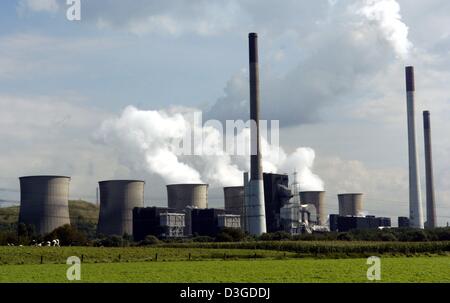 (Dpa) - Blick auf die Kohle-Kraftwerk Scholven in Gelsenkirchen, Deutschland, 16. September 2004. Das Kraftwerk im Besitz und betrieben von deutschen Riesen e.on, gilt als Europas größte und sauberste Kohle-Kraftwerk. Stockfoto