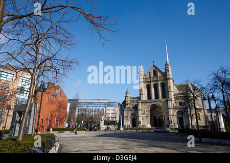 St. Annes Belfast Cathedral und Schriftsteller quadratische Belfast Nordirland Vereinigtes Königreich Stockfoto