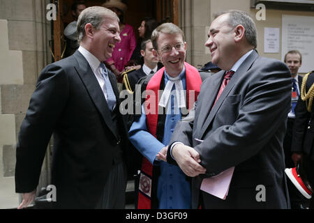 Prinz Andrew und Alex Salmond Chat mit dem (ausgehende) Moderator der Generalversammlung der Kirche von Schottland, 2007 Stockfoto