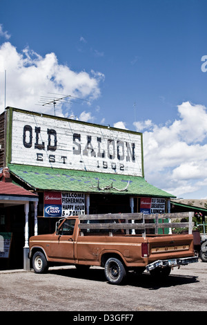 Pick-up LKW an der alten Saloon, Emigrant, Montana, USA Stockfoto