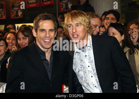 (Dpa) - US Schauspieler Owen Wilson und Ben Stiller (L) stellen auf der Bühne während der Premiere ihres Films "Starsky & Hutch" in München, 9. März 2004. Owen und Stiller spielen der Cop-Duo Ken Hutchinson und David Starsky in dem Remake der legendären 70er Jahre TV-Serie. Stockfoto