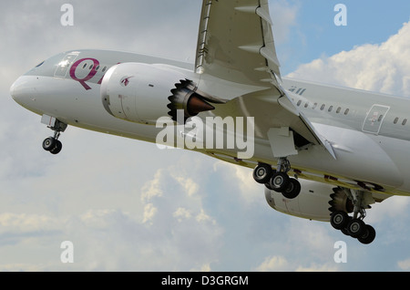 Boeing 787 Dreamliner Jet Flugzeug N10187 in Qatar Airways Farben startet in Farnborough. Testen Sie Flugzeuge von brandneuen Stockfoto