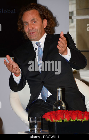 Vistajet Vorsitzender Thomas Flohr Ankündigung eines für Bombardier Business Jets auf einer Pressekonferenz. Private Jet, Corporate Jet Operator Stockfoto