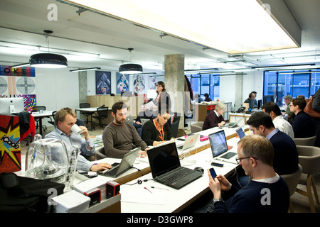 Zentrale arbeiten, im Herzen von East London Tech City, flexible Arbeitsräume arbeitete innerhalb Google Campus, London, UK Stockfoto