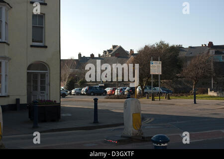 Aberystwyth, Wales, UK. 19. Februar 2013. Vorgeschlagenen Standort für die Mill Street-Entwicklung in Aberystwyth, wo Pläne sind vorhanden, um neue Handel bringen und Beschäftigung in die Stadt über neue Shops, einschließlich unbestätigte Berichte über eine Marks, und Spencer und Tesco. Die Sanierung ist nicht unproblematisch, als Häuser, Geschäfte, die Stadt Hauptparkplatz und Old Drill Hall müssen werden abgerissen, um genügend Raum, mit einige Mieter weigert sich, lassen Sie fast 2 Jahre nach ursprüngliche Plänen vorgestellt wurden. Bildnachweis: Barry Watkins / Alamy Live News Stockfoto