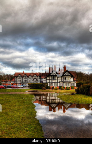 Petwood Hotels in Woodhall Spa Lincolnshire UK England Dorfhaus und Gärten Stockfoto