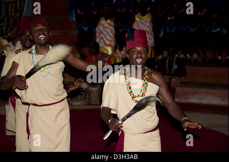 Traditionellen Tanz in Bomas von Kenia, Nairobi, Kenia Stockfoto