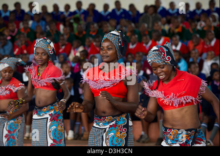 Traditionellen Tanz in Bomas von Kenia, Nairobi, Kenia Stockfoto