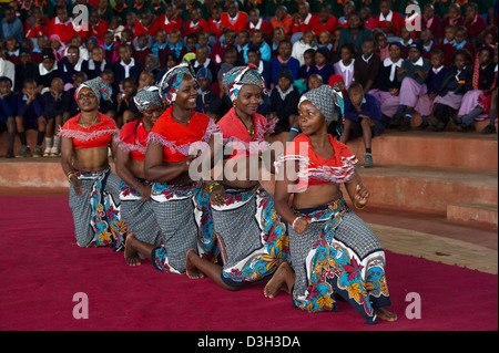 Traditionellen Tanz in Bomas von Kenia, Nairobi, Kenia Stockfoto