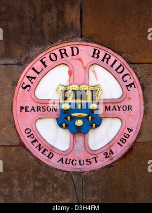 Gedenktafel an Salford Brücke in Manchester UK Stockfoto