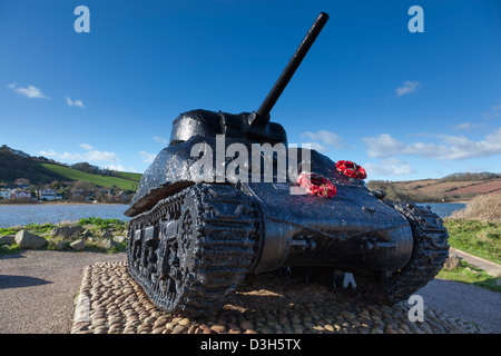 Wiederhergestellte WWII amerikanische Sherman-Panzer, ein Denkmal für Tiger (D-Day Landung Präparate) Slapton Sands, Devon ausüben. Stockfoto