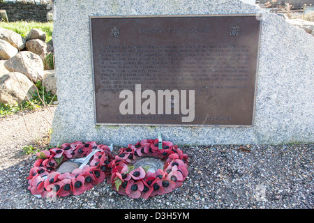 Gedenktafel an einem Denkmal für diejenigen, die ihr Leben, während der d-Day-Vorbereitung der Übung Tiger in Slapton Sands, Devon verloren. Stockfoto