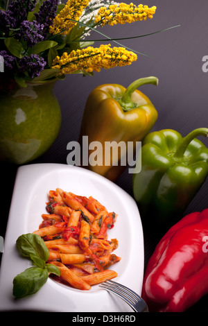 Italienische Nudeln mit Paprika-Sauce Stockfoto