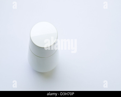 Eine weiße Plastikflasche isoliert auf weißem Hintergrund Stockfoto