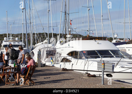 Marstrand, Schweden, Segeln Yachten und Boote in den Hafen der Insel Marstrandsoe Stockfoto